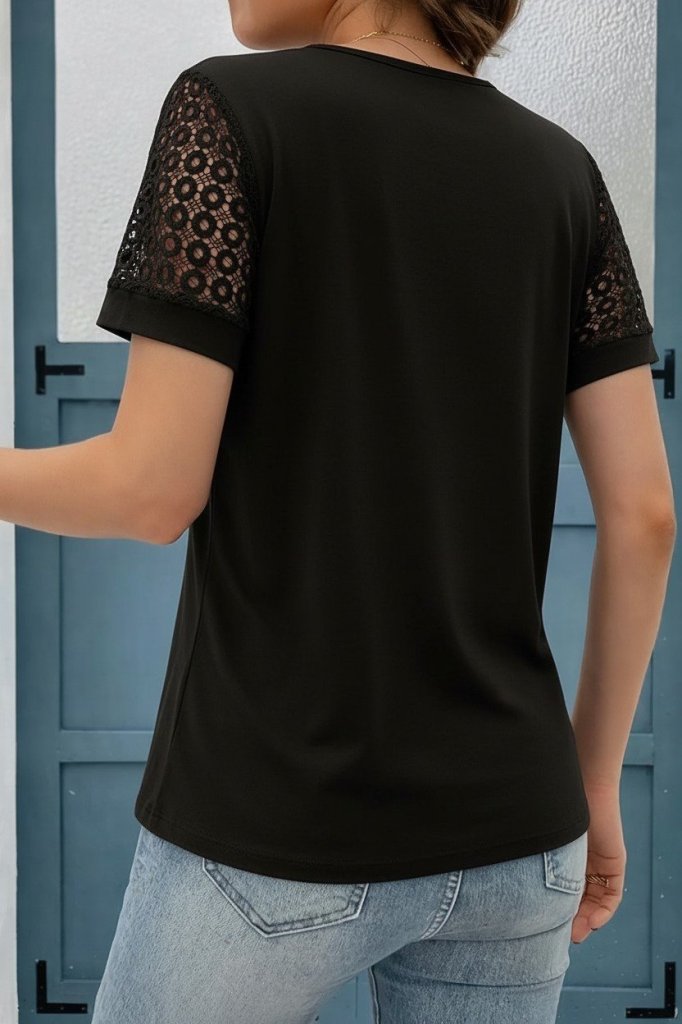 Kadın Kısa Kollu V Yakalı Dantel Detaylı Viskon Bluz